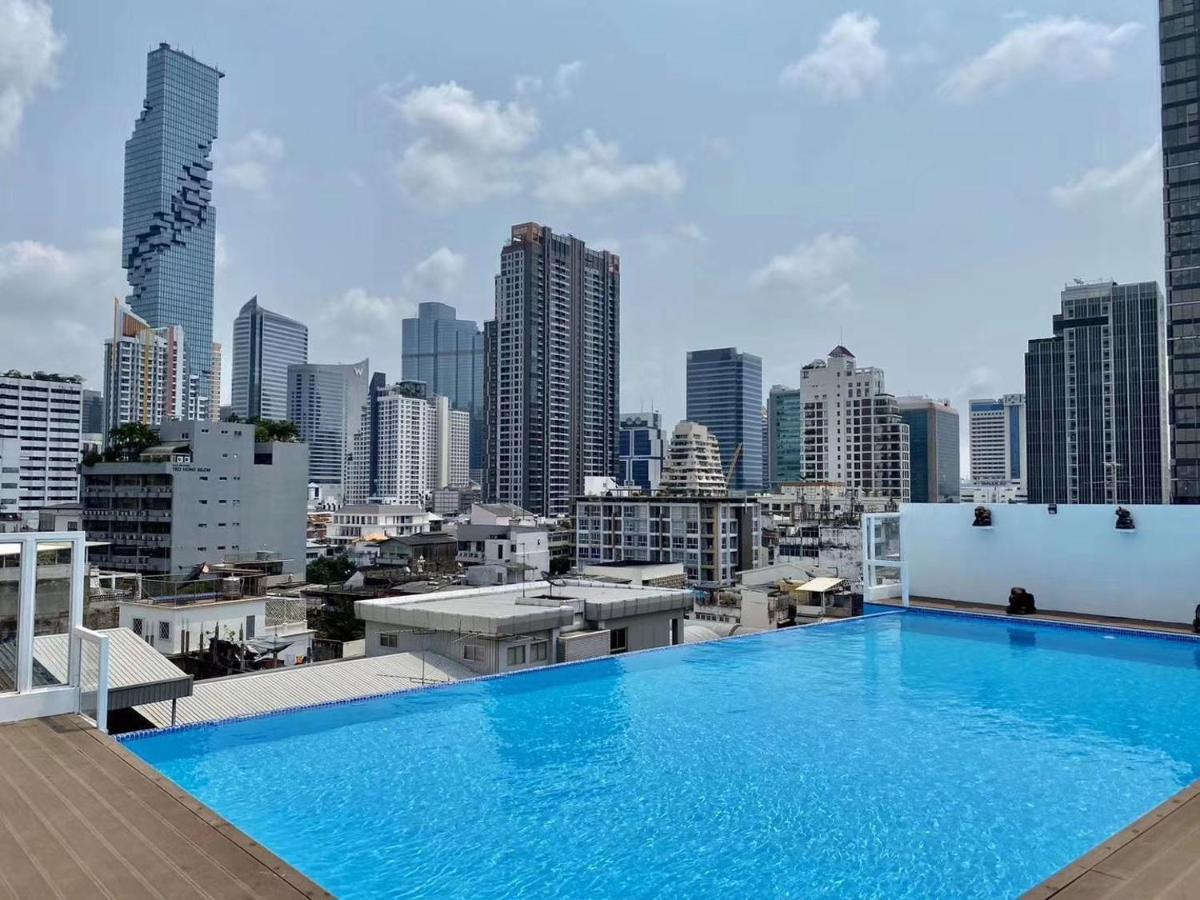 Sapphire Hotel Silom Бангкок Экстерьер фото View of the city from the rooftop pool