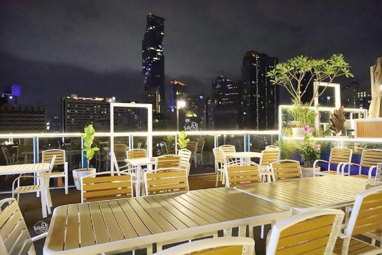 Sapphire Hotel Silom Бангкок Экстерьер фото Rooftop bar at the hotel