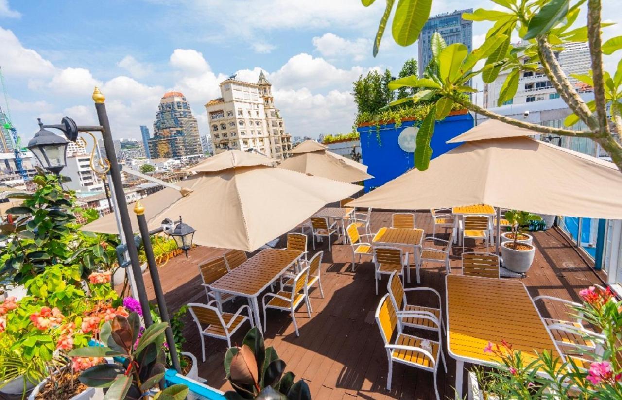 Sapphire Hotel Silom Бангкок Экстерьер фото The rooftop bar at the hotel