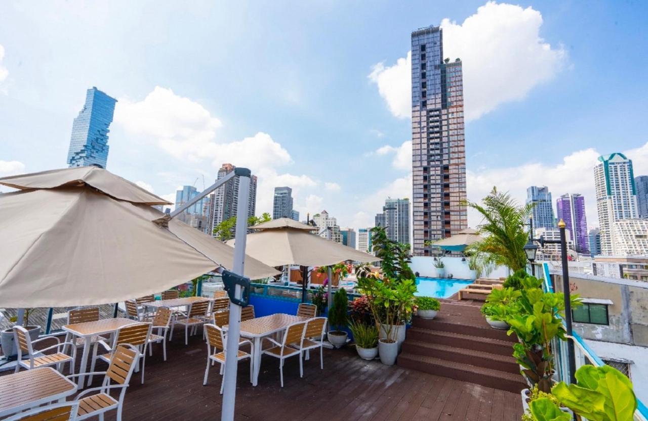 Sapphire Hotel Silom Бангкок Экстерьер фото Rooftop pool at the hotel