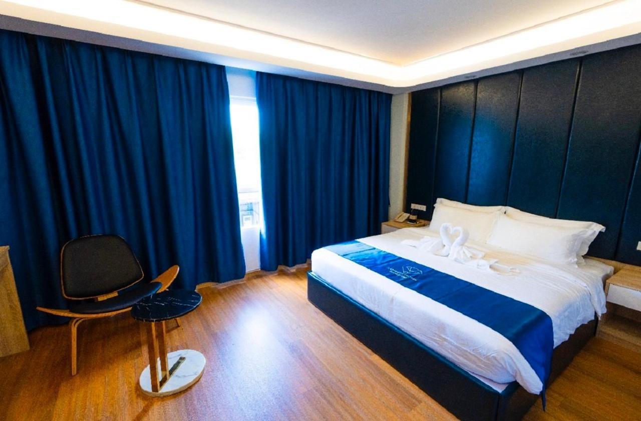 Sapphire Hotel Silom Бангкок Экстерьер фото Deluxe Room