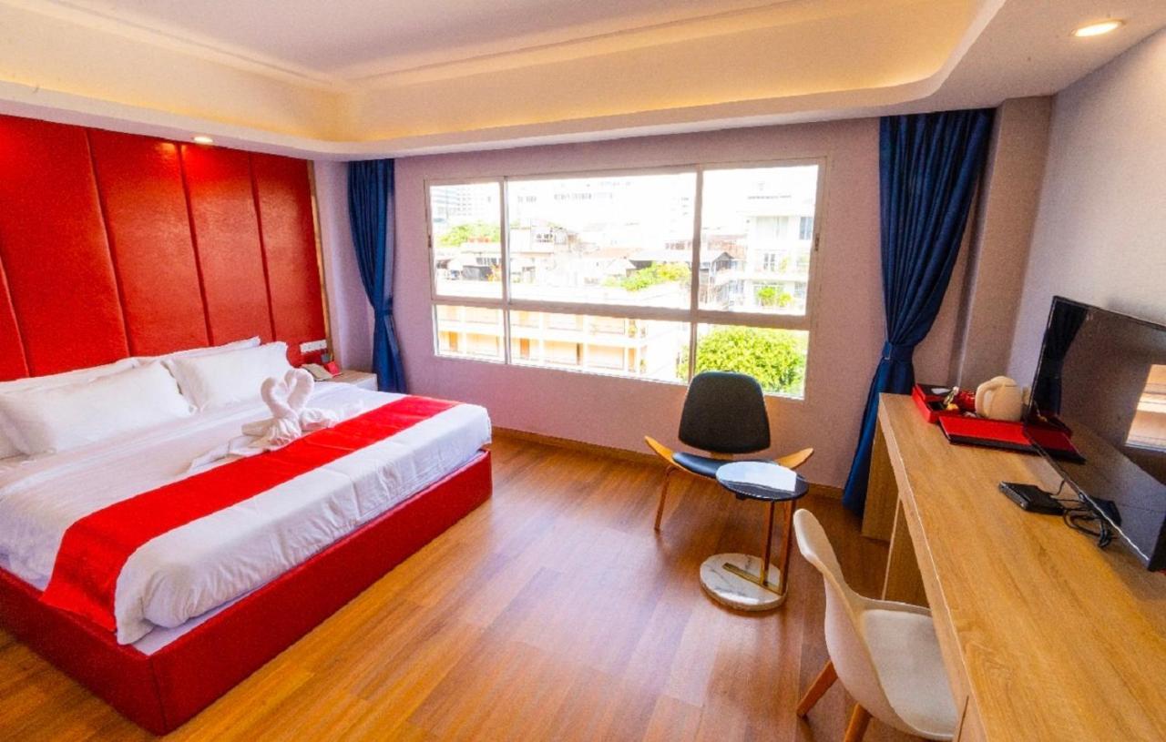 Sapphire Hotel Silom Бангкок Экстерьер фото Deluxe Room