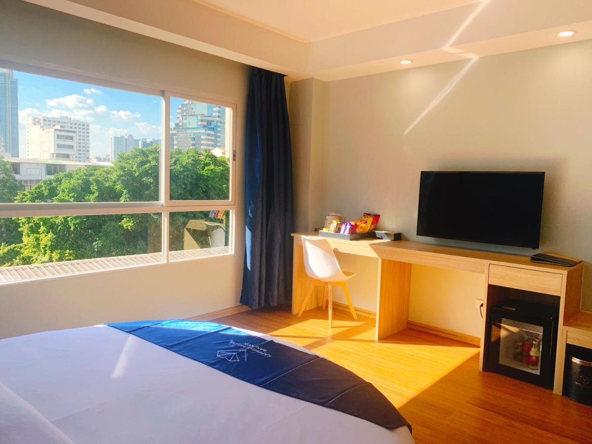 Sapphire Hotel Silom Бангкок Экстерьер фото A room at the hotel